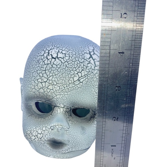 🎃🔪🩸😱😈Creepy Doll Head - Halloween or Goth Decoration - Picture 8 of 8